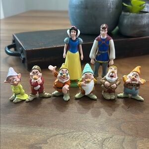 Disney Snow White and Prince with SIX Dwarfs Figurine Set